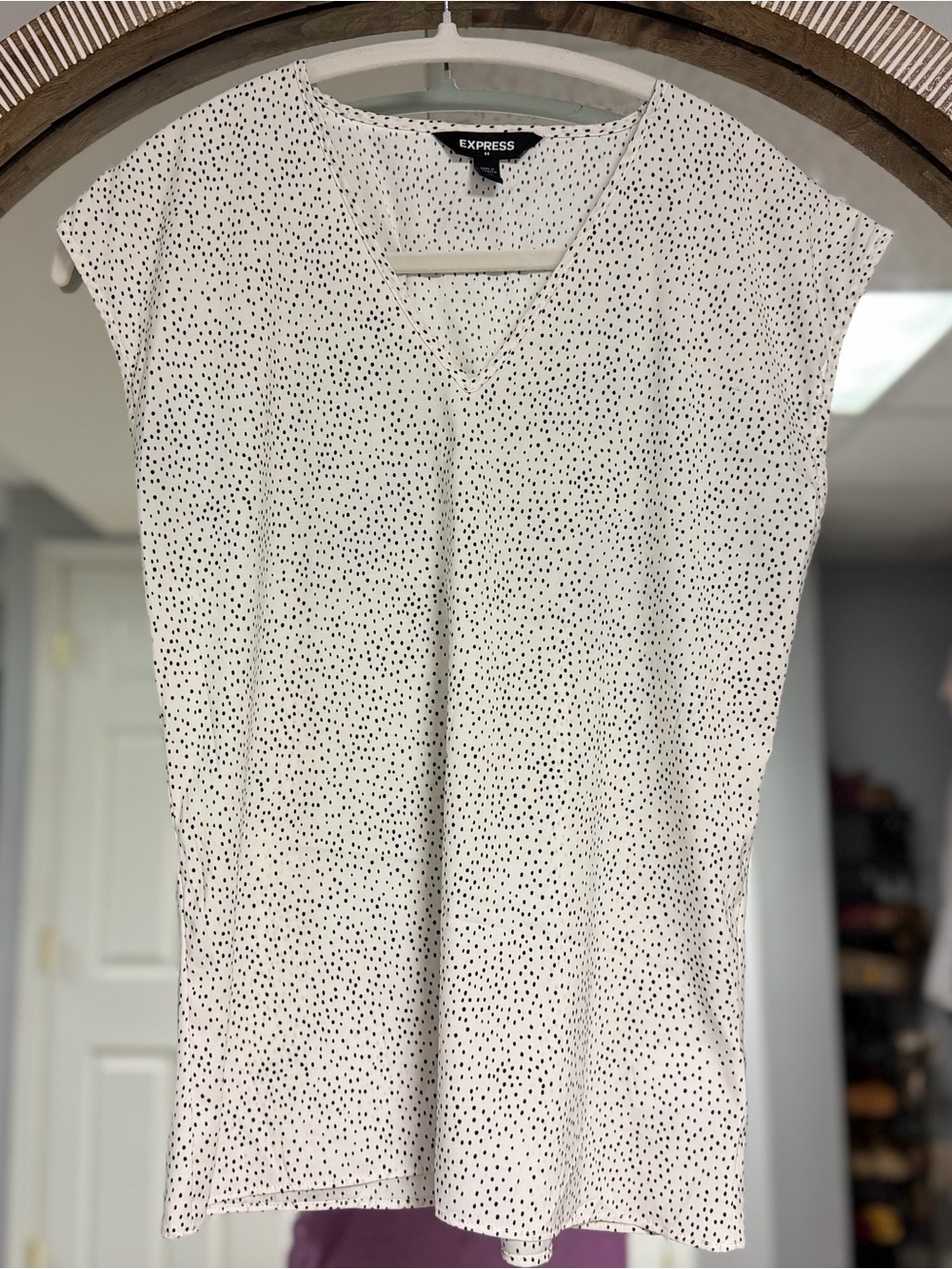 Express White with Black Dot V-Neck Cap Sleeve Blouse XS